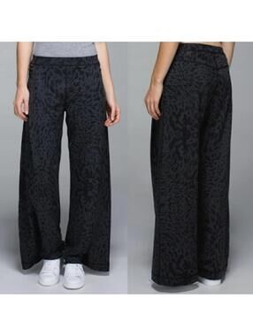 Lululemon Forward Fold Leopard
Wide Leg Pants Size 6